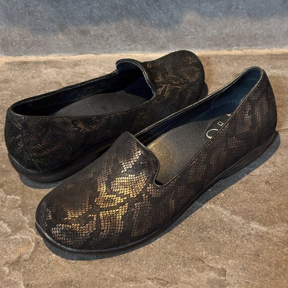 Dansko Olivia Loafers Clogs Womens 38/39 Black Bronze Snake Leather - Mismatched - Picture 8 of 13